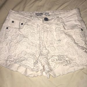 White/cream shorts